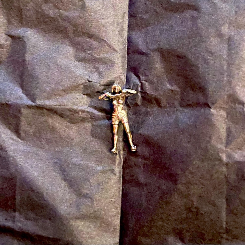 Verameat Sterling Silver Flashing Lady Necklace